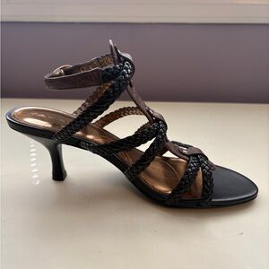 TAHARI | Hayley Sandal